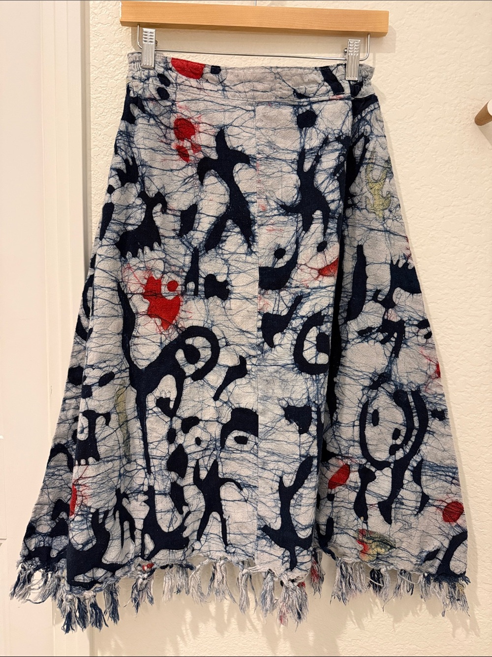 Bohemian Abstract Print Fringe Hem Skirt - Gray with Navy & Red